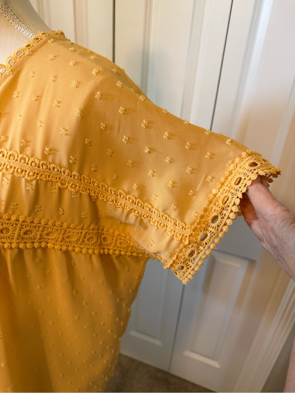 Women's Yellow Crochet Yoke Short Sleeve Blouse Size Large GUC - Picture 5 of 16